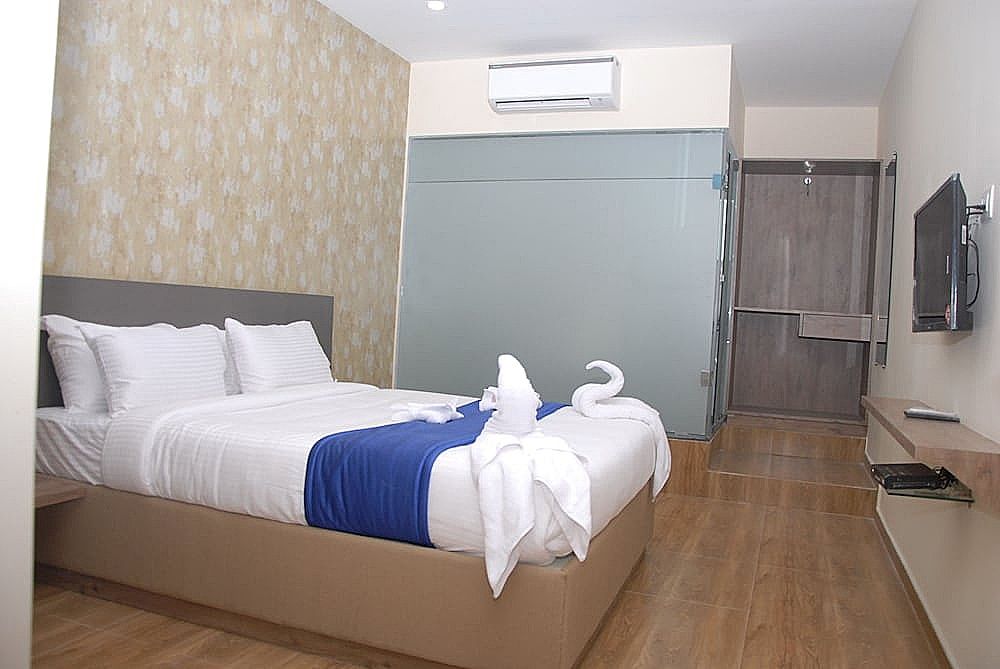 Ocean Suites Hotel Deluxe Room 17