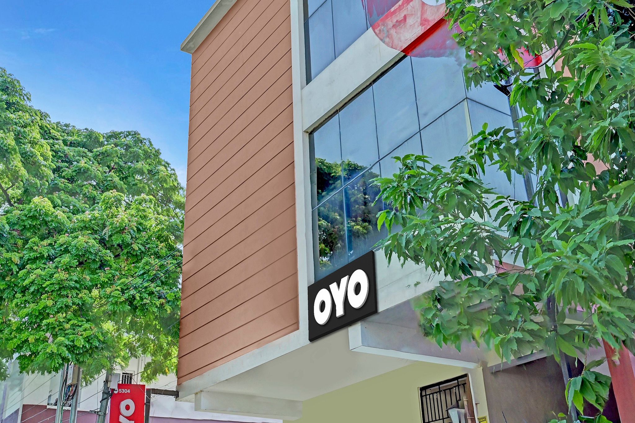 undefined OYO Flagship Hotel B Square 8