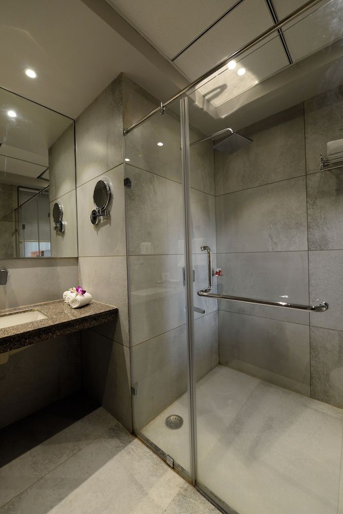 Hotel Deep Clarks Inn Lucknow Deluxe Room 11