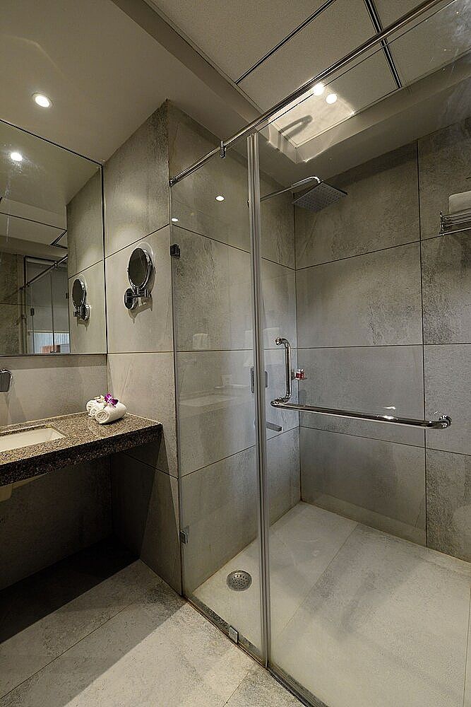 Hotel Deep Clarks Inn Lucknow Deluxe Twin Room 2