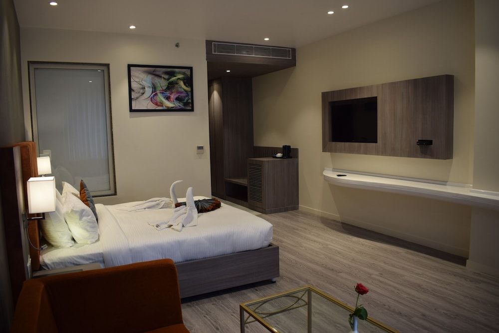 Hotel Deep Clarks Inn Lucknow Deluxe Room 10