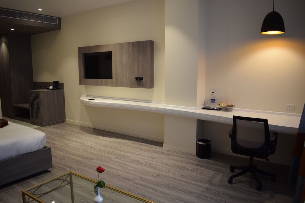 Hotel Deep Clarks Inn Lucknow Deluxe Room 14