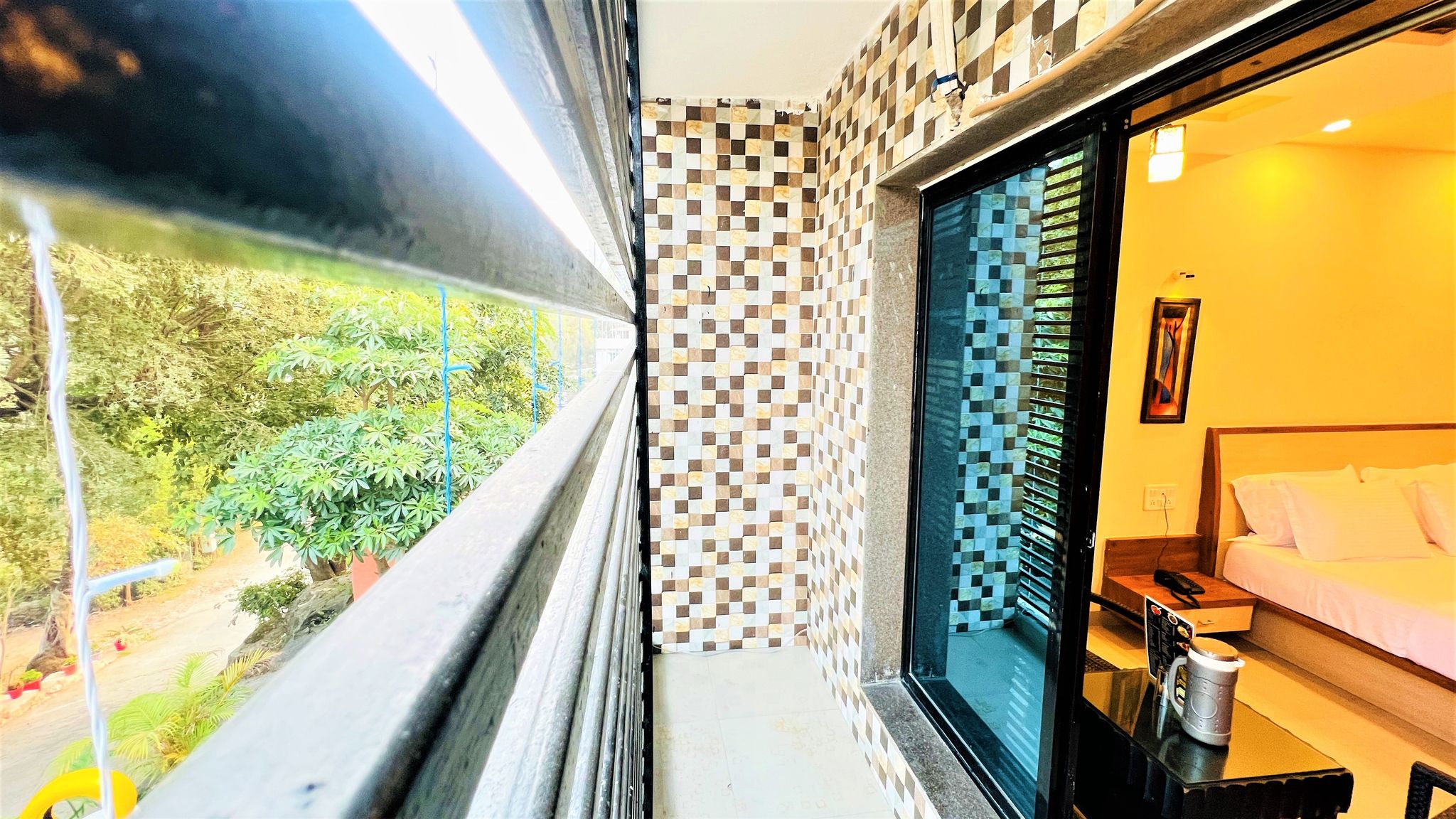 Hotel Kaka Inn Deluxe AC Room with Balcony 14