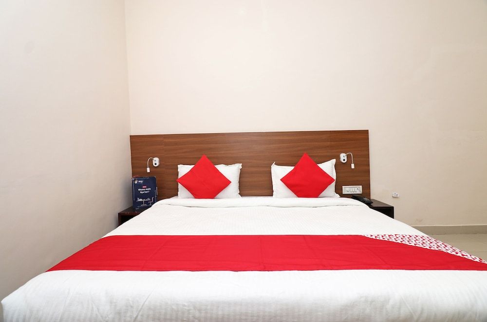 OYO 19979 Hotel Rajshri Double or Twin Room 8