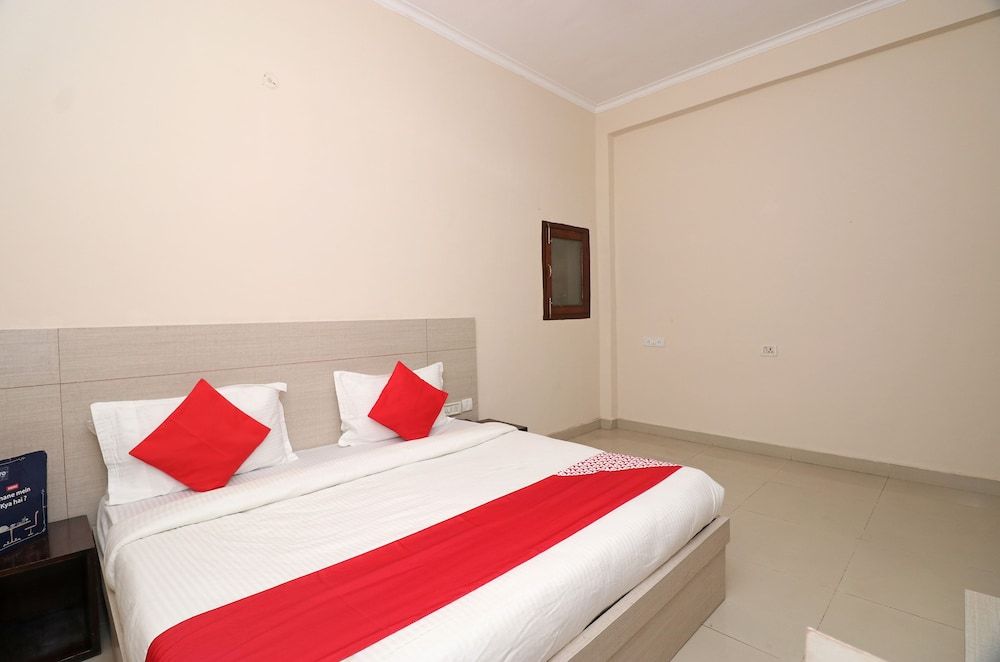 OYO 19979 Hotel Rajshri Double or Twin Room 10