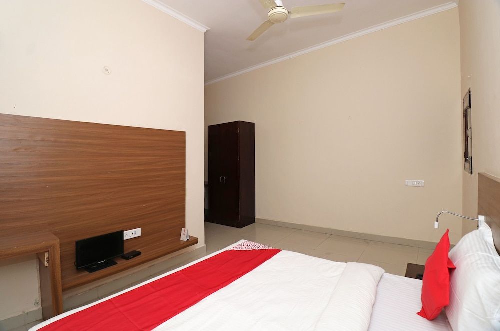 OYO 19979 Hotel Rajshri Double or Twin Room 11