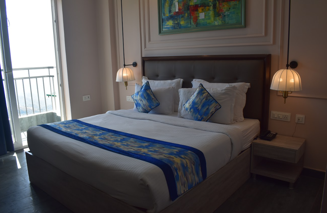 Superior Valley View Room