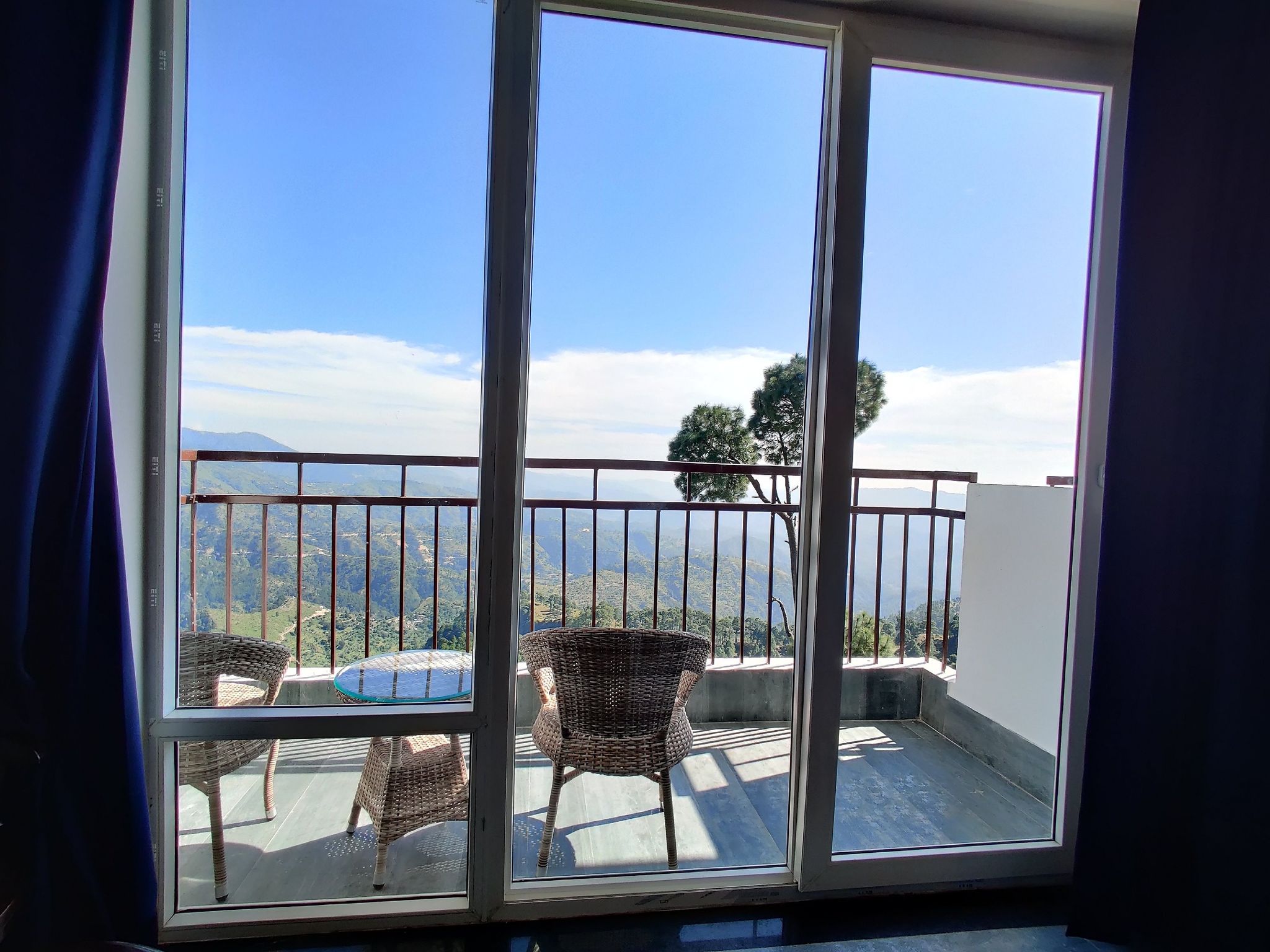 Superior Valley View Room