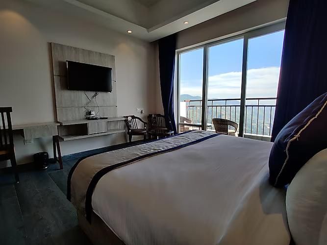 Superior Valley View Room