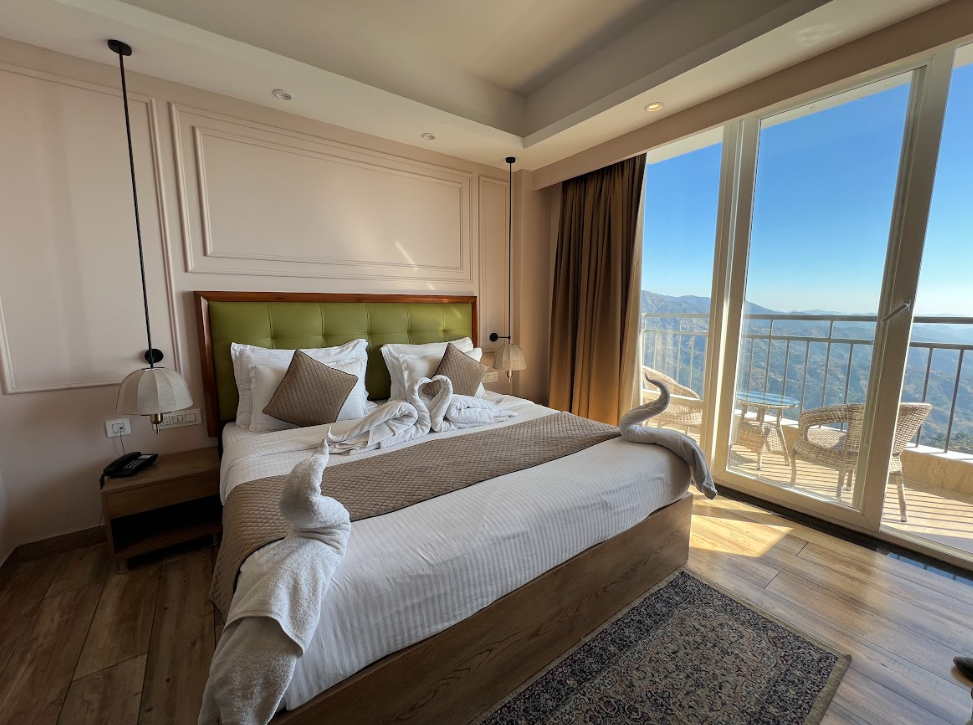 Superior Valley View Room