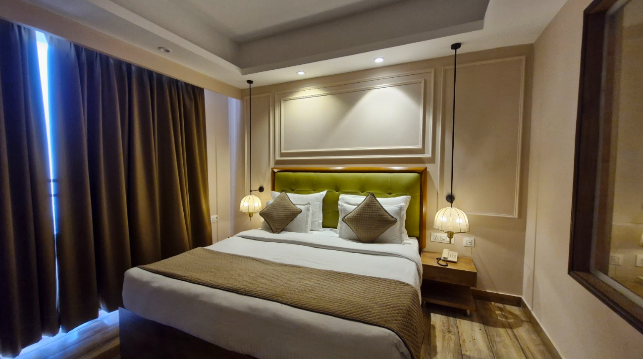 Superior Valley View Room