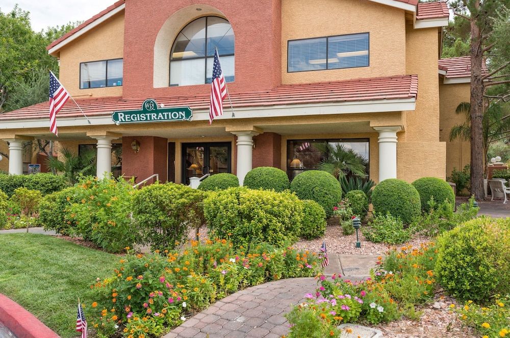 undefined Westgate Flamingo Bay Resort 4