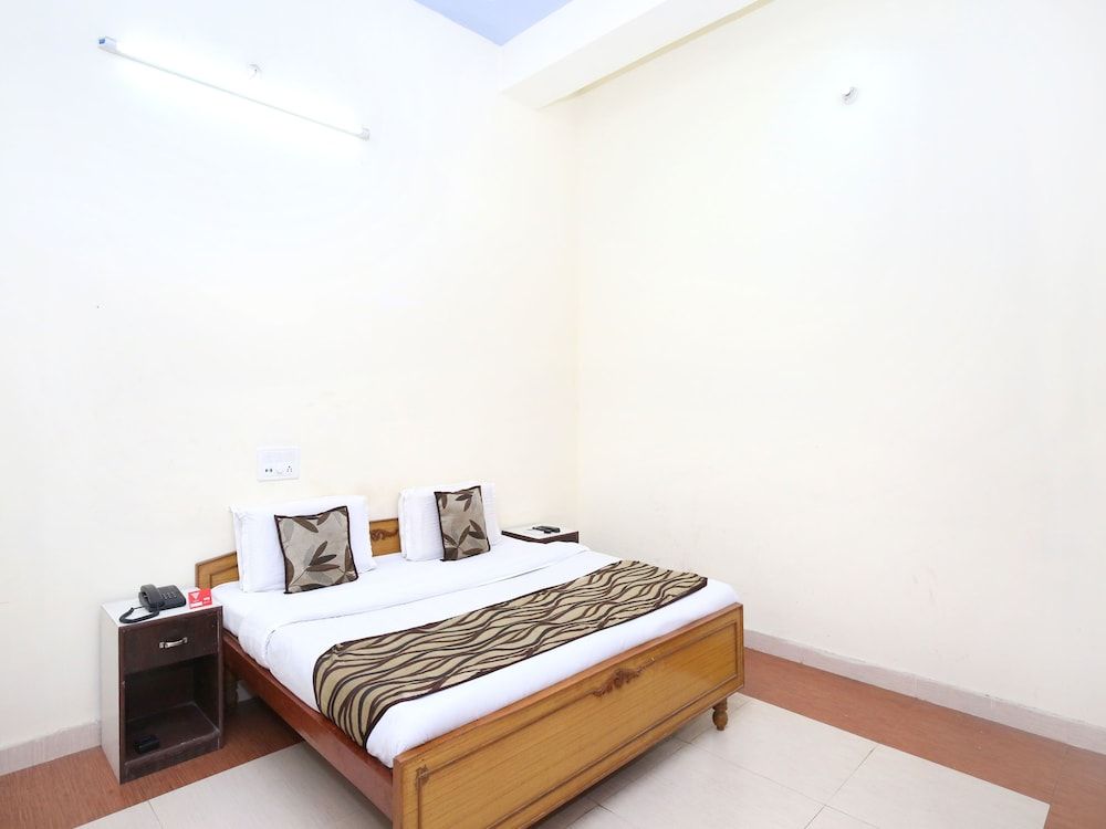 OYO 7609 Hotel Dolphin Double or Twin Room 13