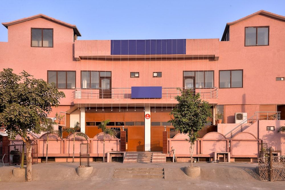 undefined OYO 7609 Hotel Dolphin