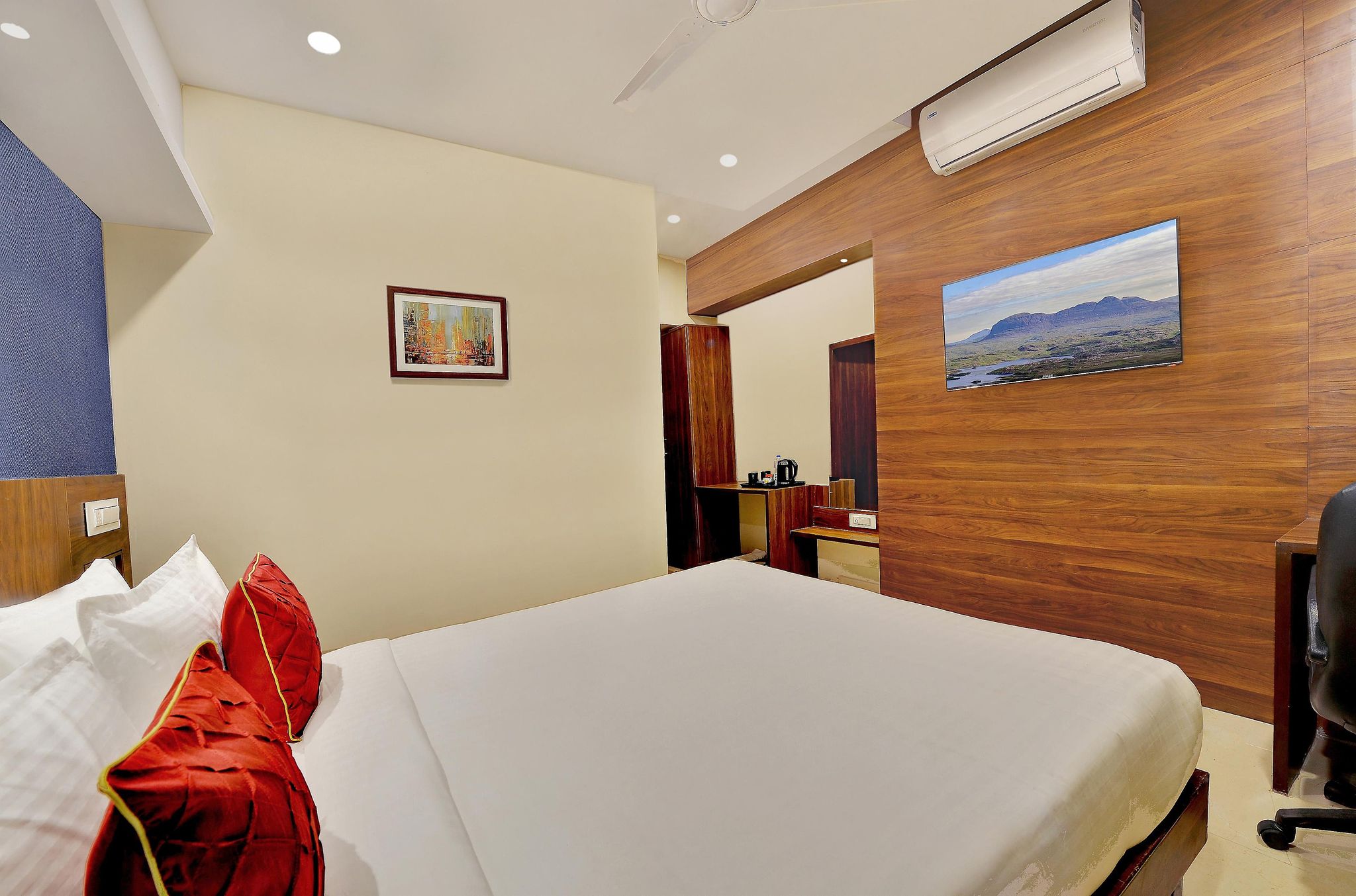 Manpho Bell hotel and Convention Deluxe Room 8