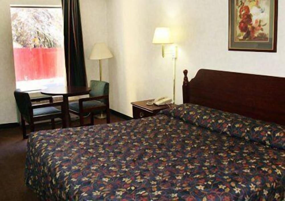 Standard Room, 1 King Bed