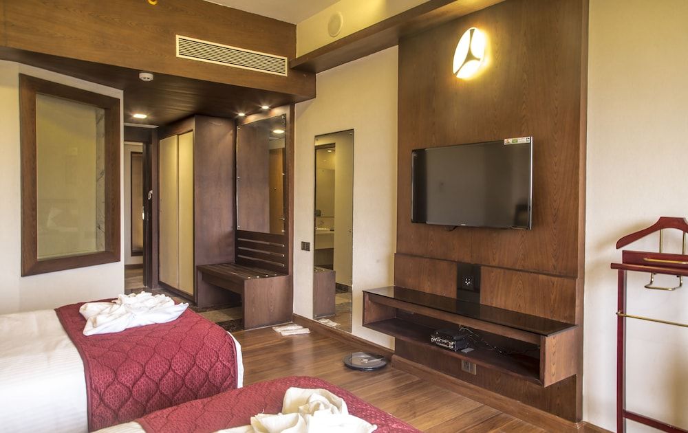 KPM Tripenta Deluxe Twin Room 6