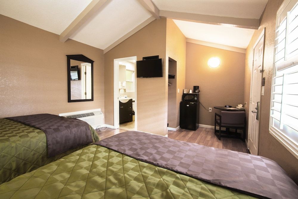 Standard Room, 2 Queen Beds