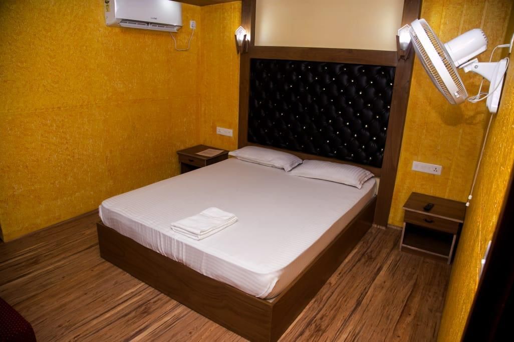 Tharangini Houseboats Deluxe Sharing 4