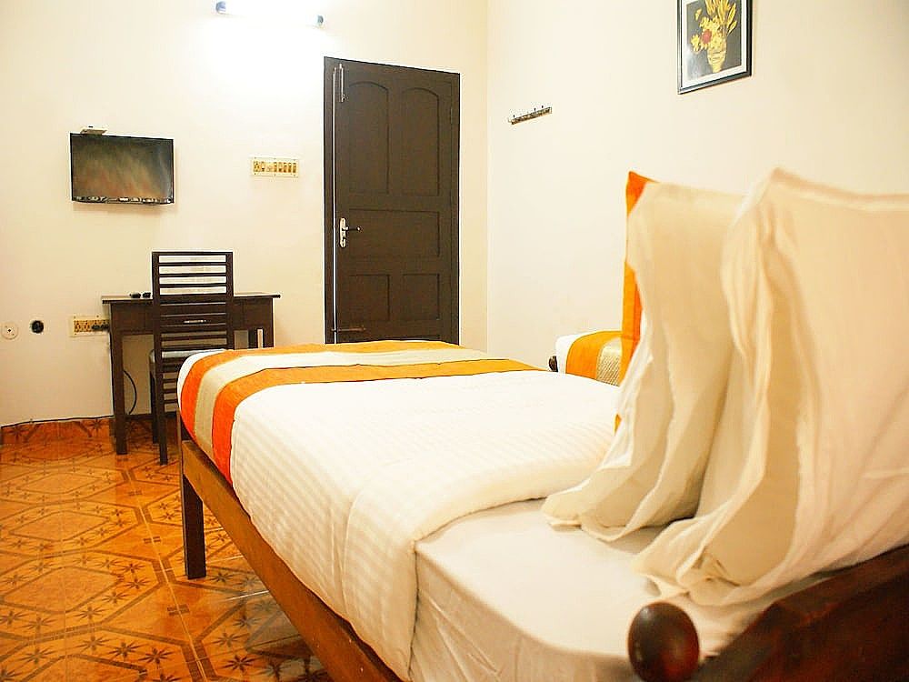 undefined OYO 9902 Nedumparambil Residency 4