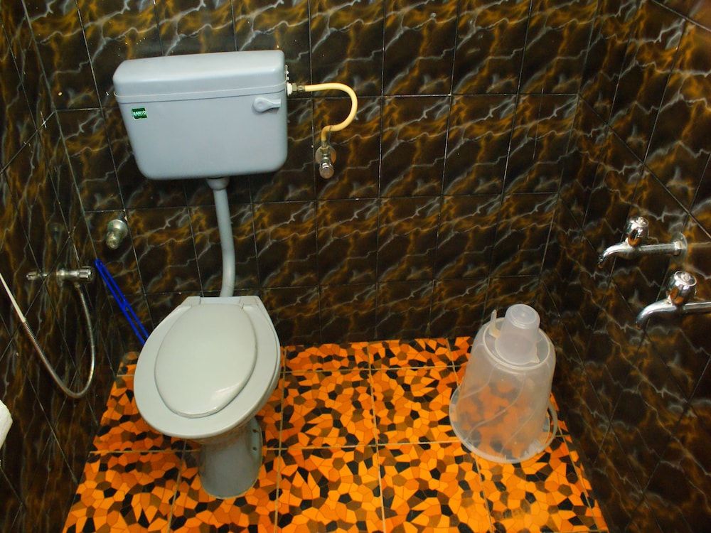 OYO 9902 Nedumparambil Residency Double or Twin Room 8