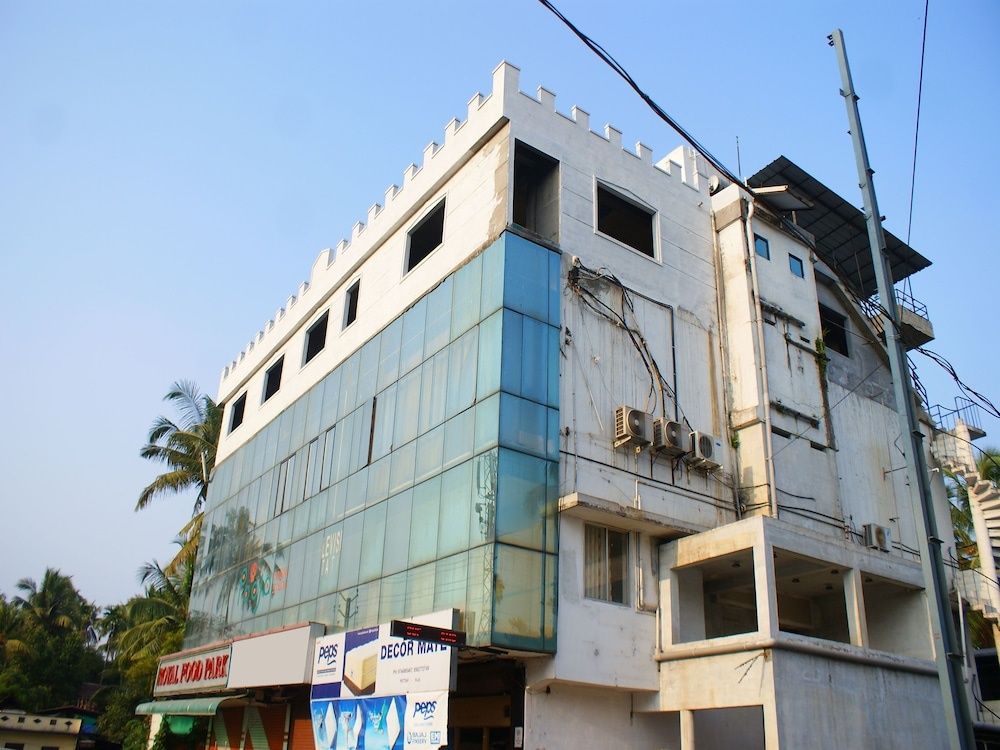 undefined OYO 9902 Nedumparambil Residency 2