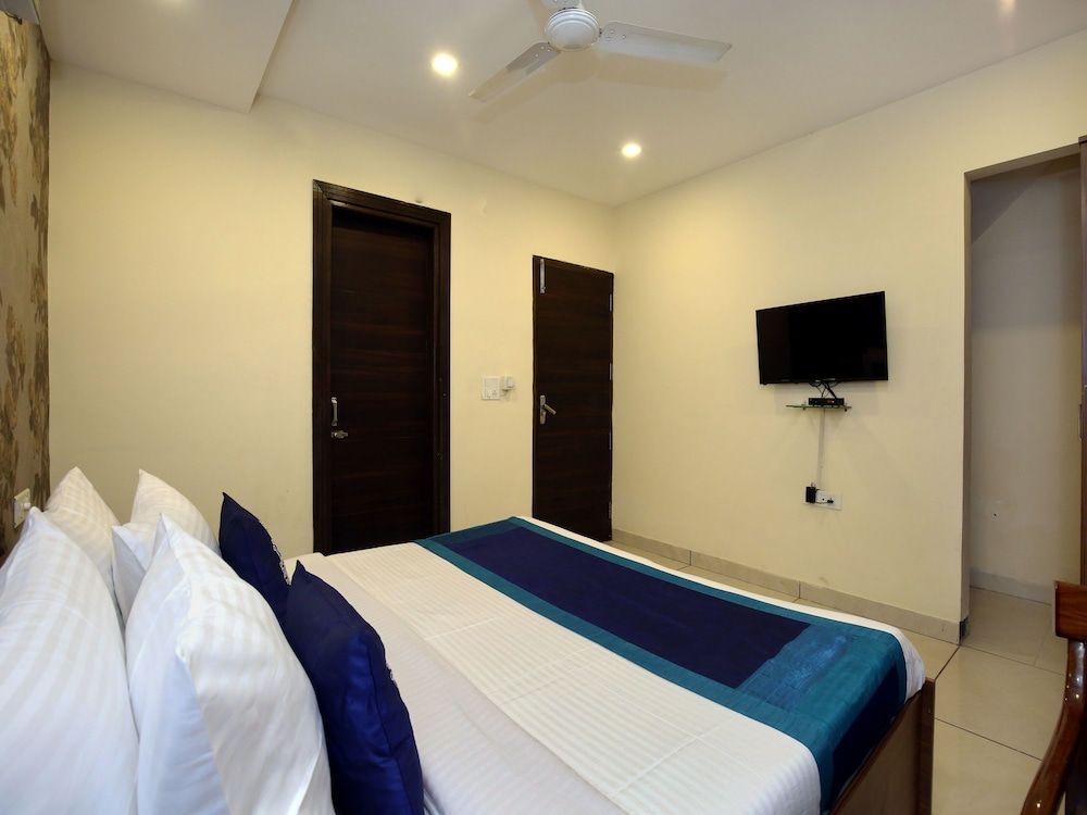 OYO 9951 Hotel Satkar Avenue Double or Twin Room 9