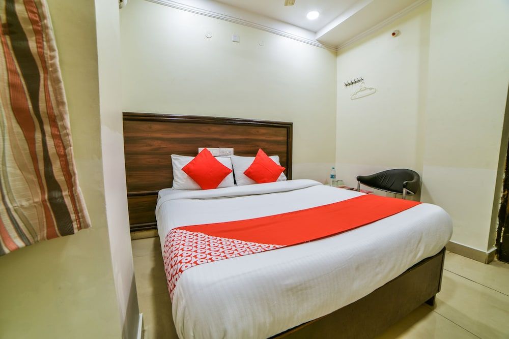undefined OYO 24288 Surya Teja Residency 4