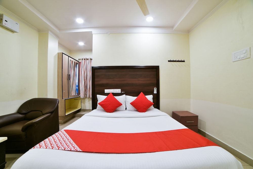 undefined OYO 24288 Surya Teja Residency 9