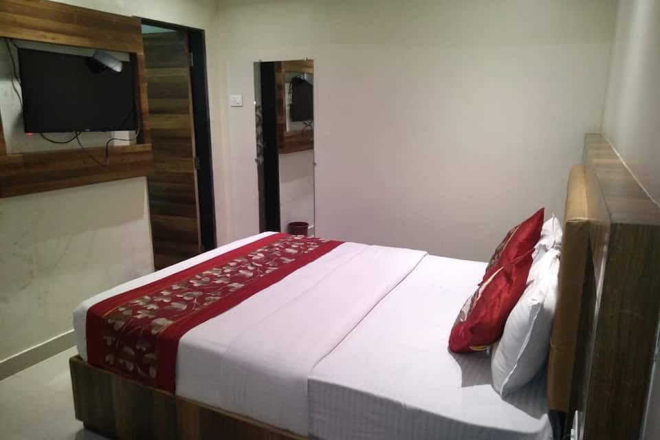 Deluxe Double Bedroom