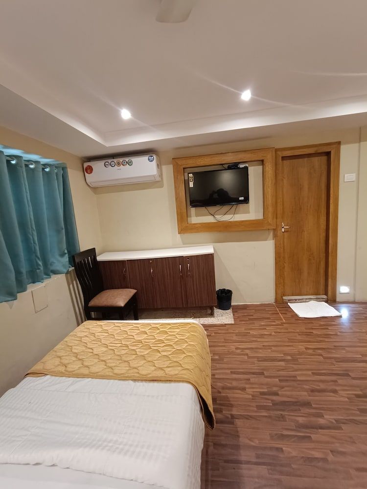 Hotel Rishi International