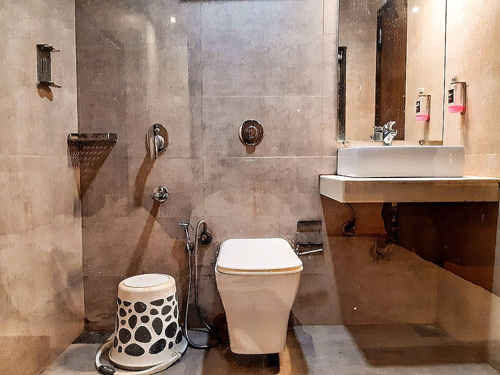Hotel Rishi International Deluxe Double Room 16