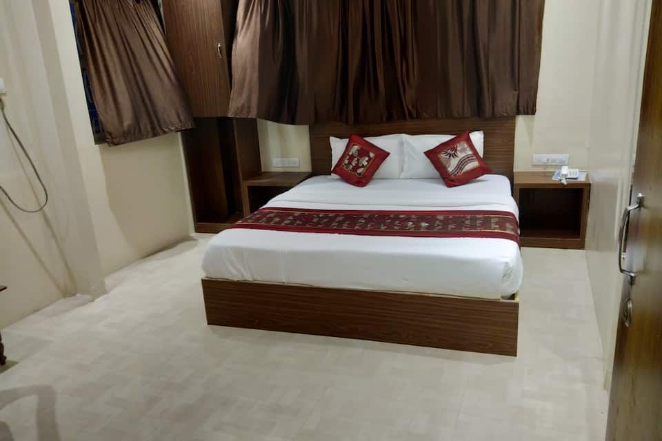 Deluxe Double Bedroom