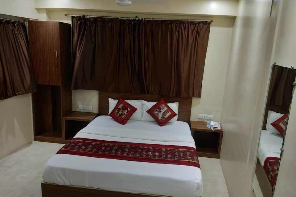 Deluxe Double Bedroom