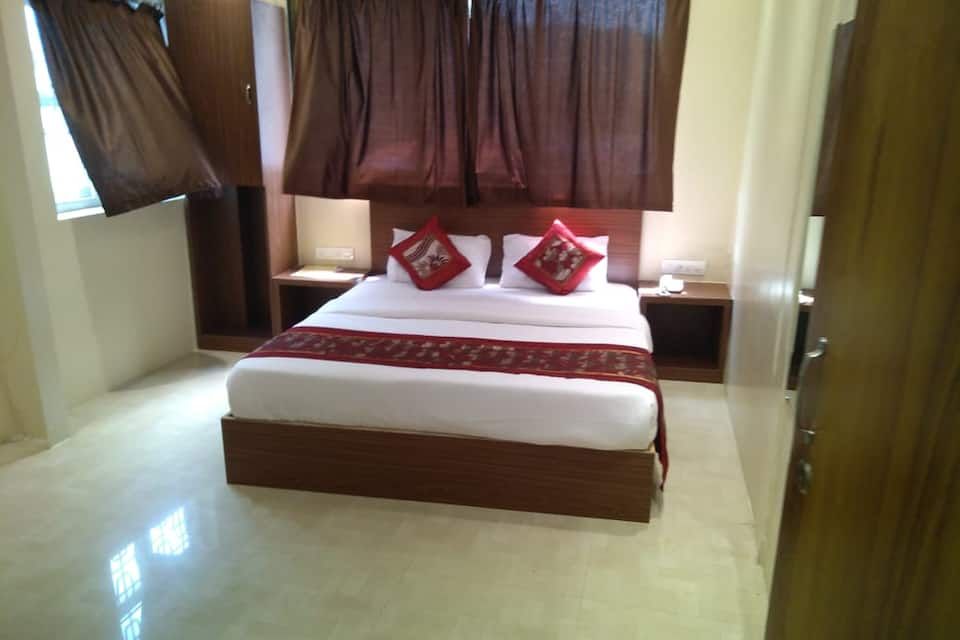 Deluxe Double Bedroom