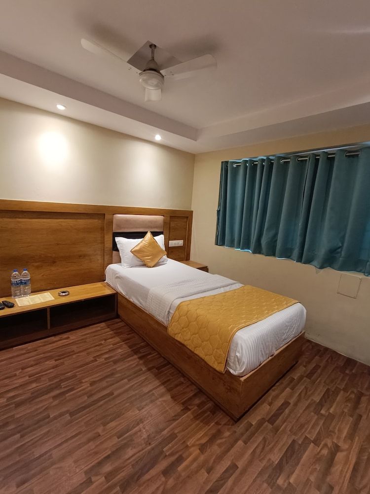 Hotel Rishi International