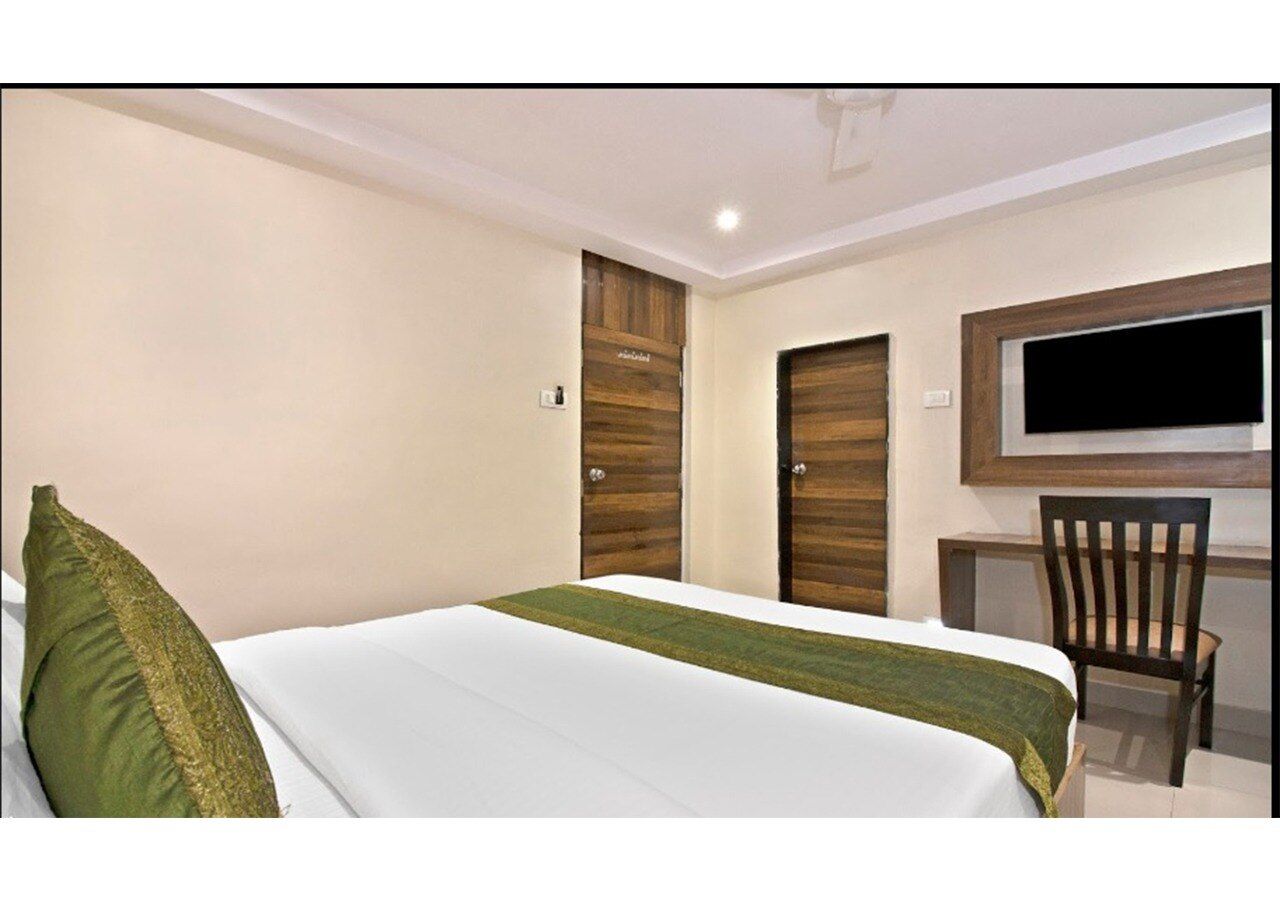 Hotel Rishi International
