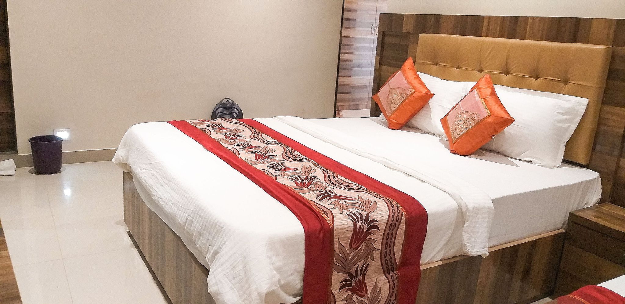 Hotel Rishi International Deluxe Double Room 12