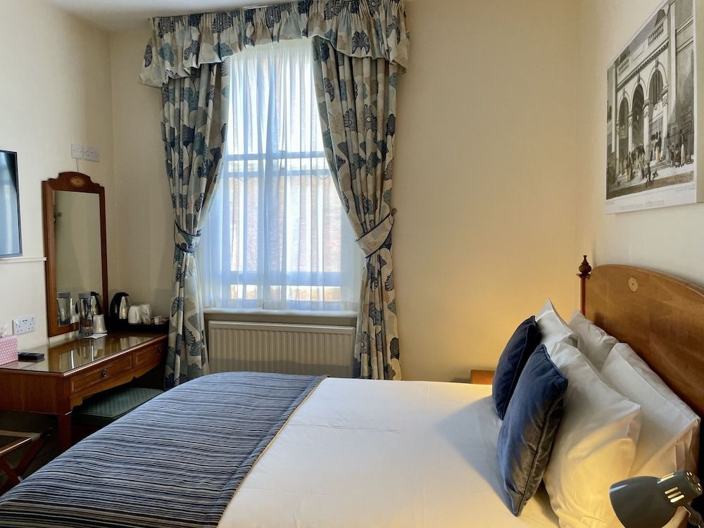 The Windermere Hotel, London Standard Double Room, Ensuite 4
