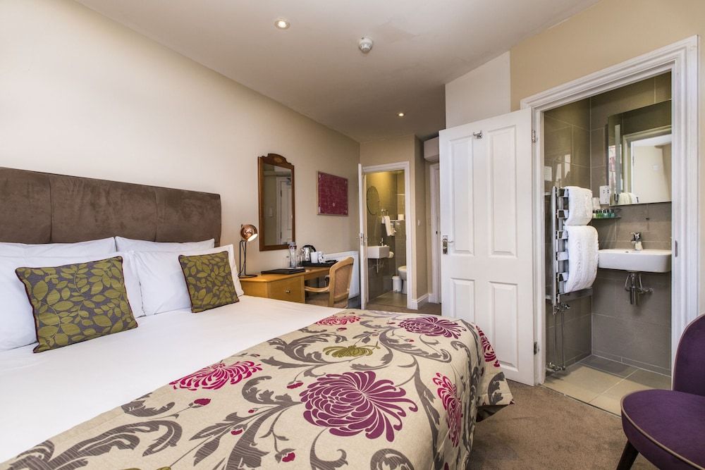 The Windermere Hotel, London Standard Double Room, Ensuite 2