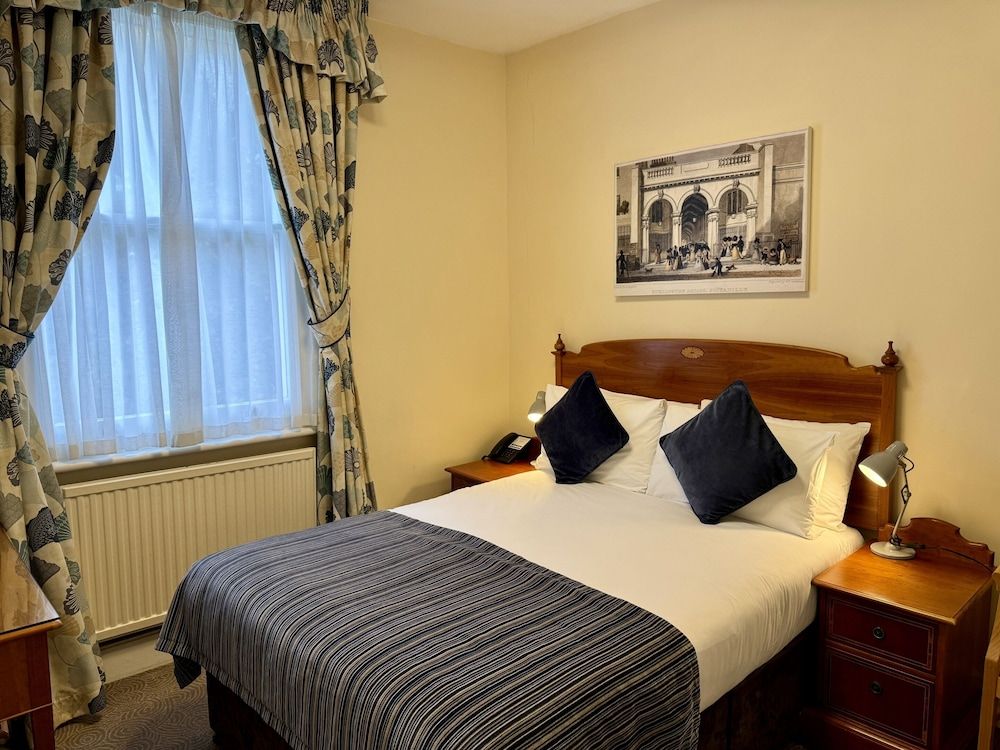 The Windermere Hotel, London Standard Double Room, Ensuite 9