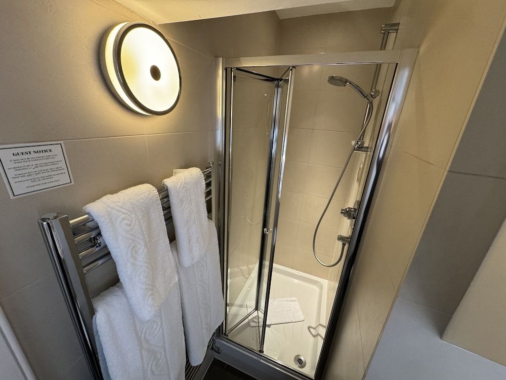 The Windermere Hotel, London Standard Double Room, Ensuite 10