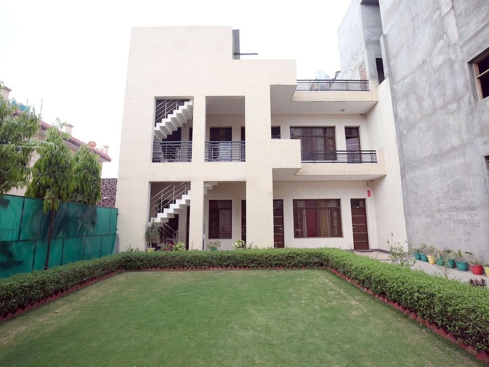 undefined OYO 4548 Hotel Tom Stay