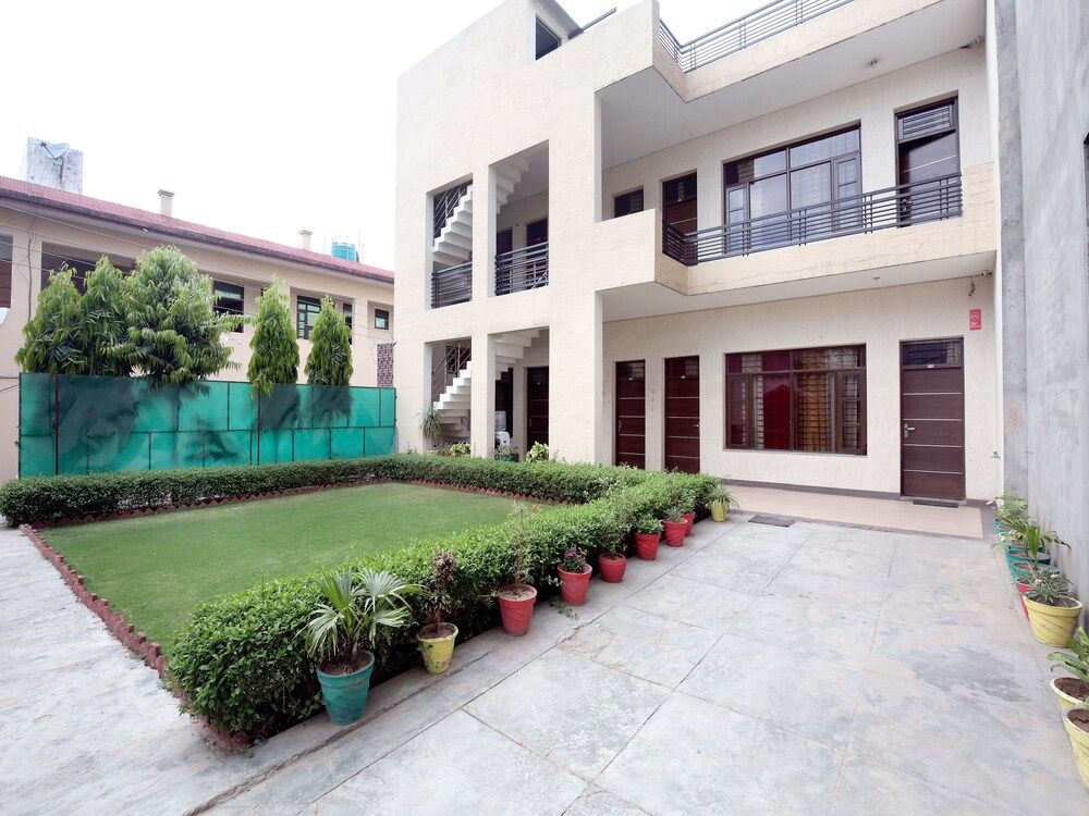 undefined OYO 4548 Hotel Tom Stay 8