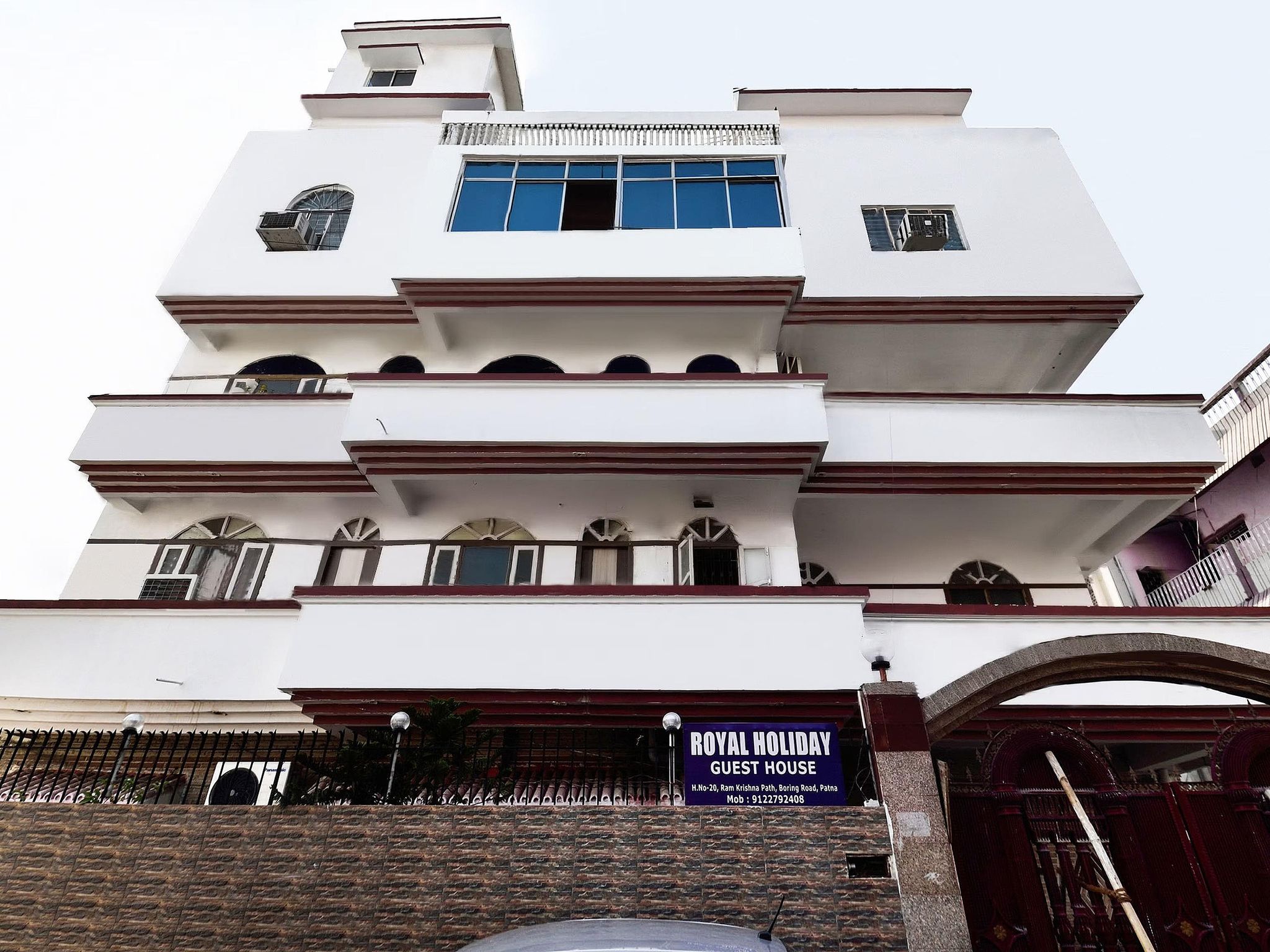 Hotel O Royal Holiday