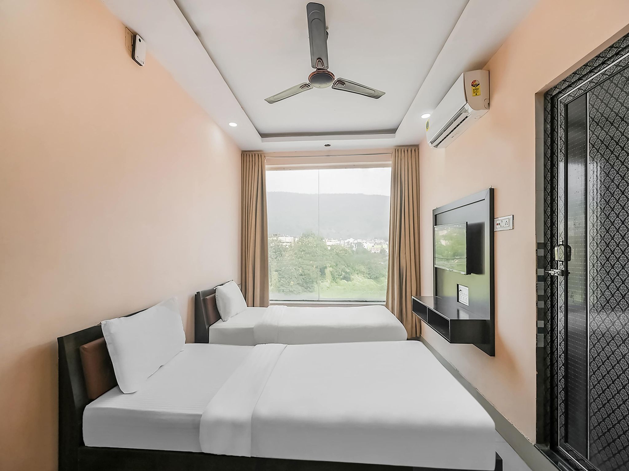 Hotel O The Orchid Classic 8