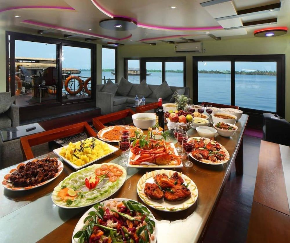 Food & Dining