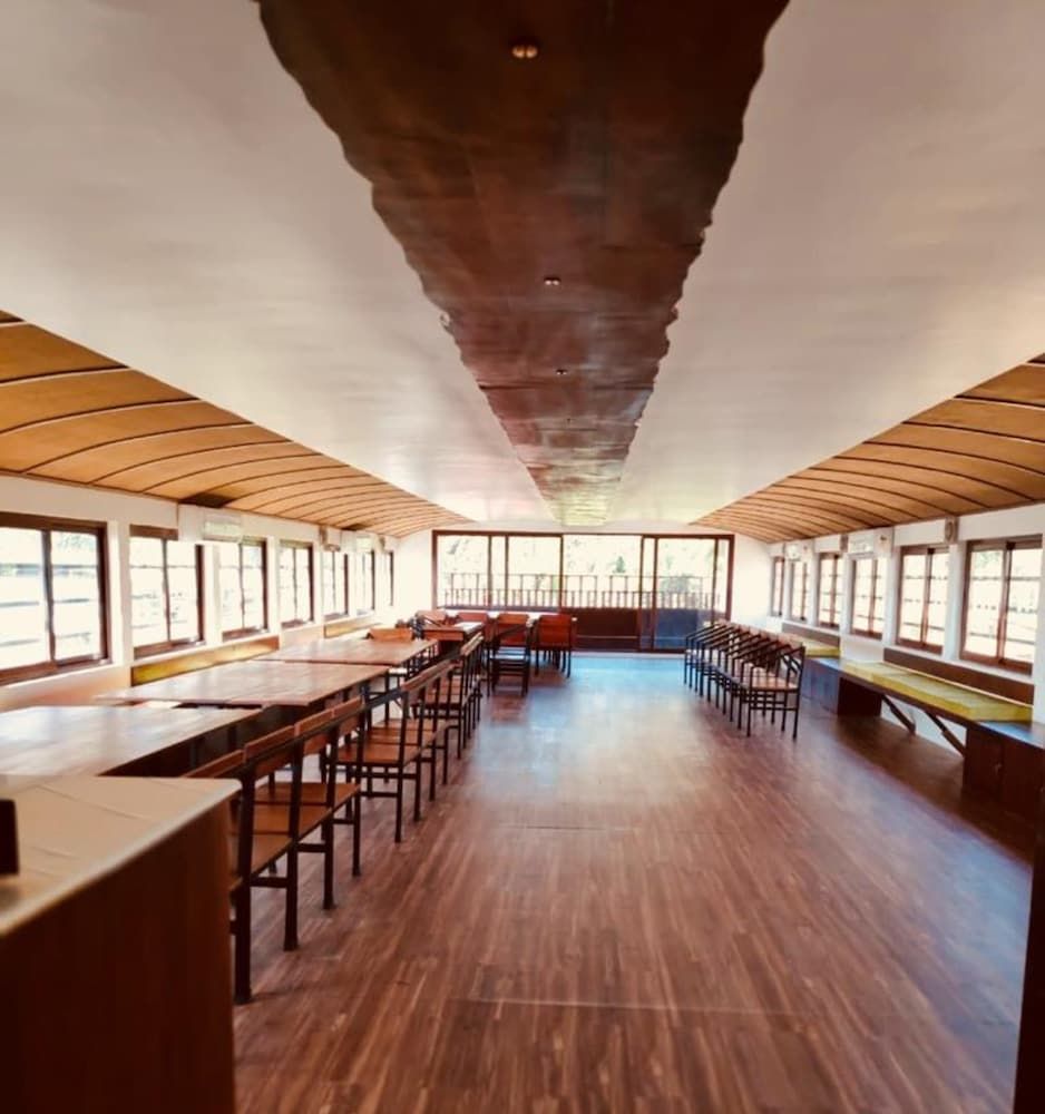 undefined Best Luxury Houseboat Kerala 9