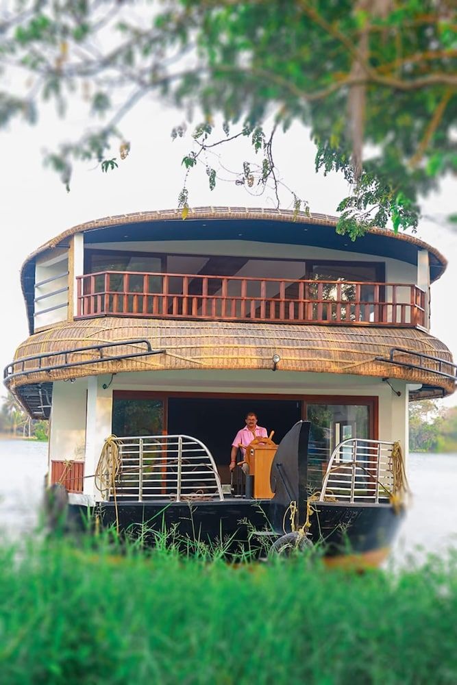 undefined Best Luxury Houseboat Kerala 2