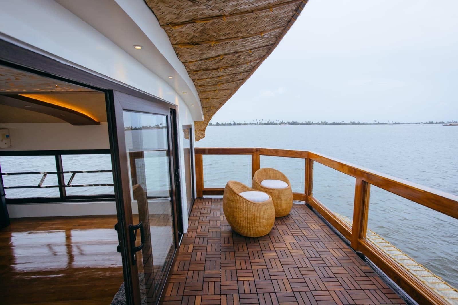 undefined Upper Deck Houseboat 3